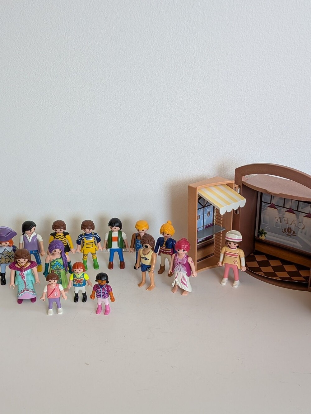 Playmobil portable Coffee Shop Play Box model 9109 fold-out & 15 Figures Lot